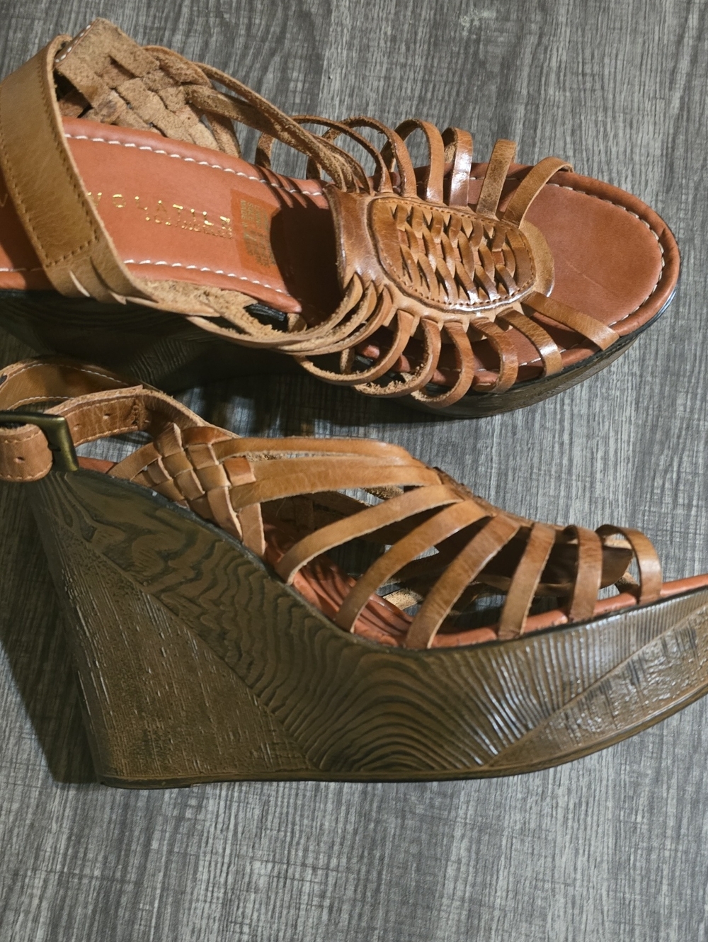 Very Volatile Shoes - Picture 3 of 4